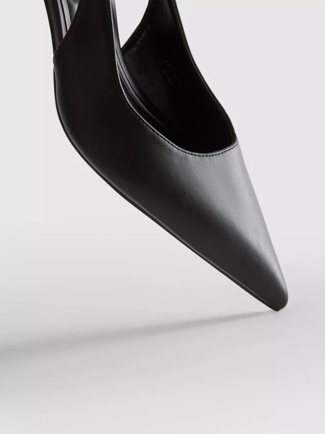 Slingback-hakken van imitatieleer