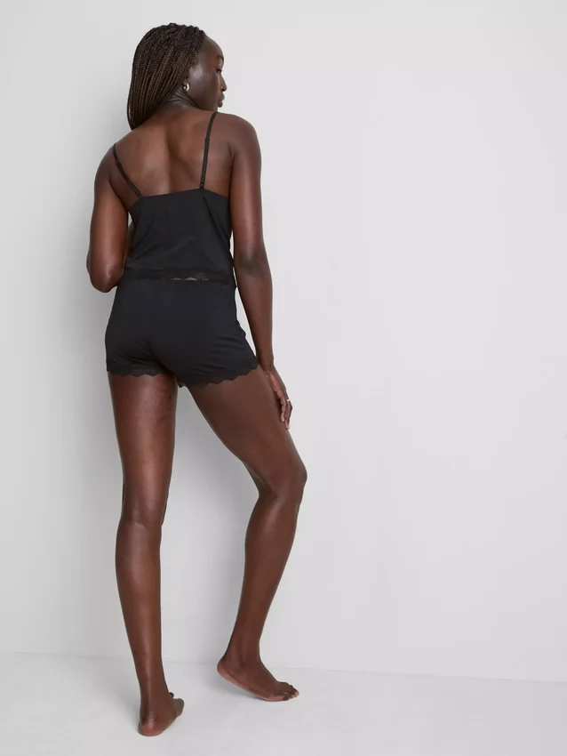 Slinky cami in korte pyjamaset