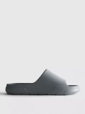 Slippers met dikke zool