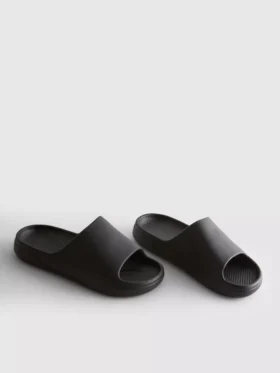 Slippers met dikke zool