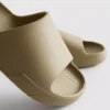Slippers met dikke zool