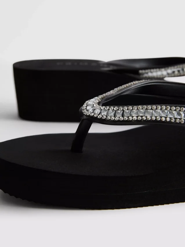Slippers met strass op sleehak
