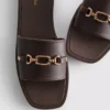 Slippers van imitatieleer