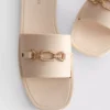 Slippers van imitatieleer