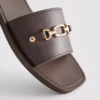 Slippers van imitatieleer