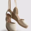 Sluitschoenen met sleehak en veters