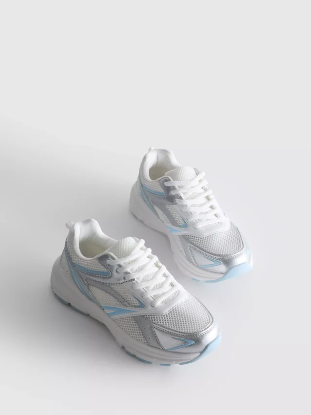 Sneakers met grof gaas