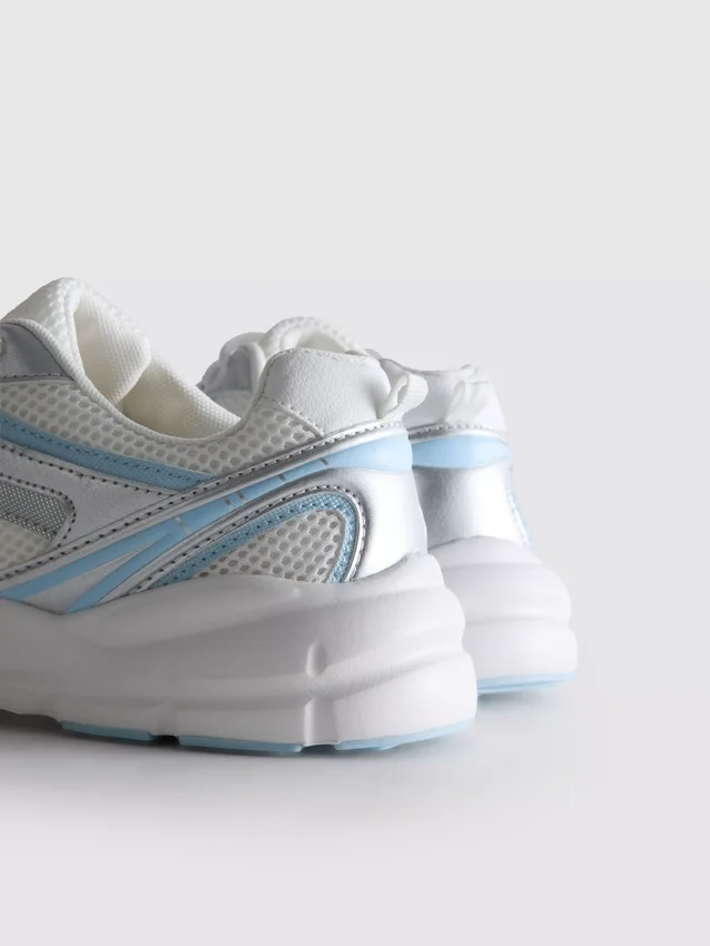 Sneakers met grof gaas