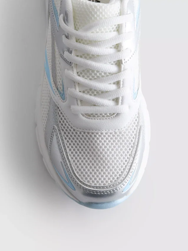 Sneakers met grof gaas