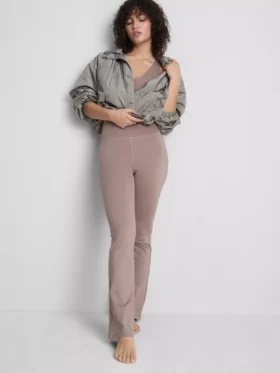 Sportlegging met hoge taille en uitlopende pijpen