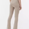 Sportlegging met hoge taille en uitlopende pijpen