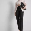 Stretchbroek met plooien en middelhoge taille