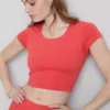 Superzachte cropped top met ronde hals