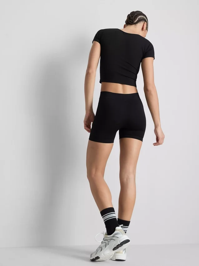 Superzachte cropped top met ronde hals
