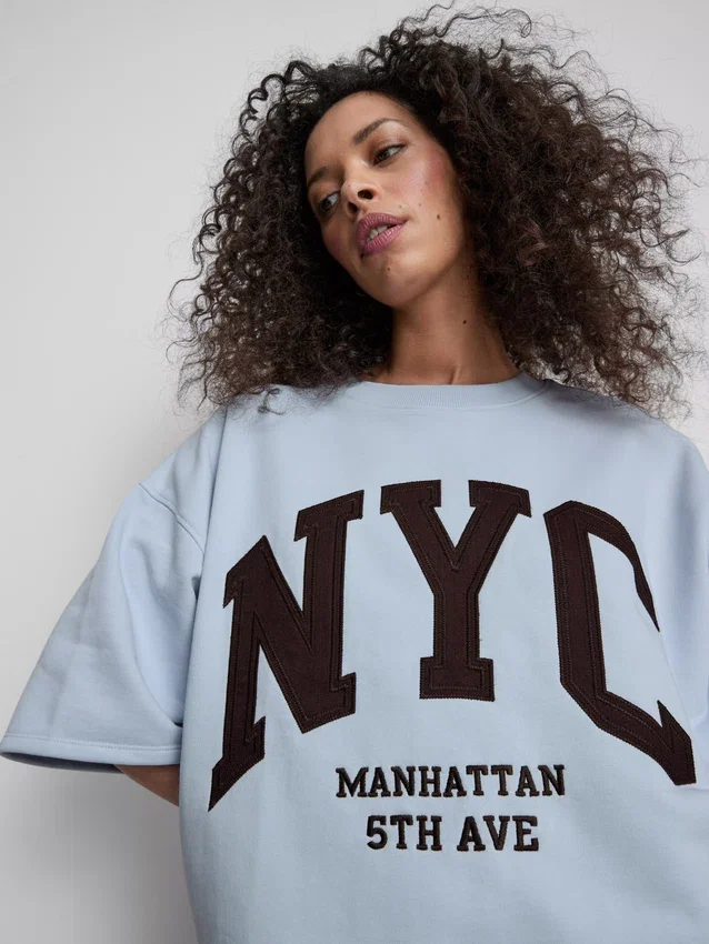Sweatshirt met drop-sleeves van katoenrijk materiaal uit NYC