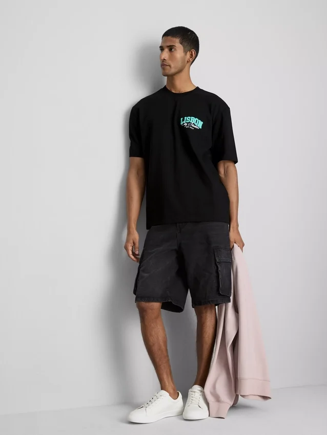 T-shirt met afbeelding van de studio in Lissabon