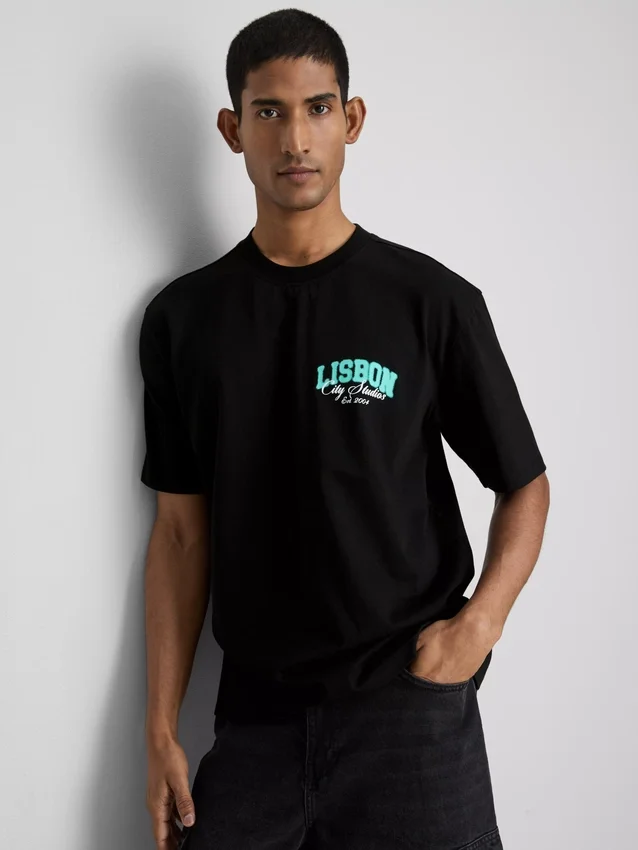 T-shirt met afbeelding van de studio in Lissabon