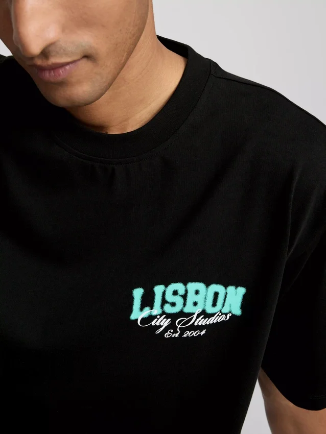 T-shirt met afbeelding van de studio in Lissabon