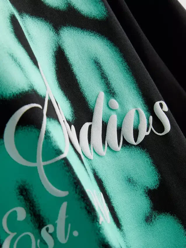 T-shirt met afbeelding van de studio in Lissabon
