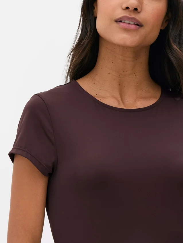 T-shirt met ronde hals, voelt als een tweede huid