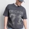 T-shirt met V-hals en Chicago-print