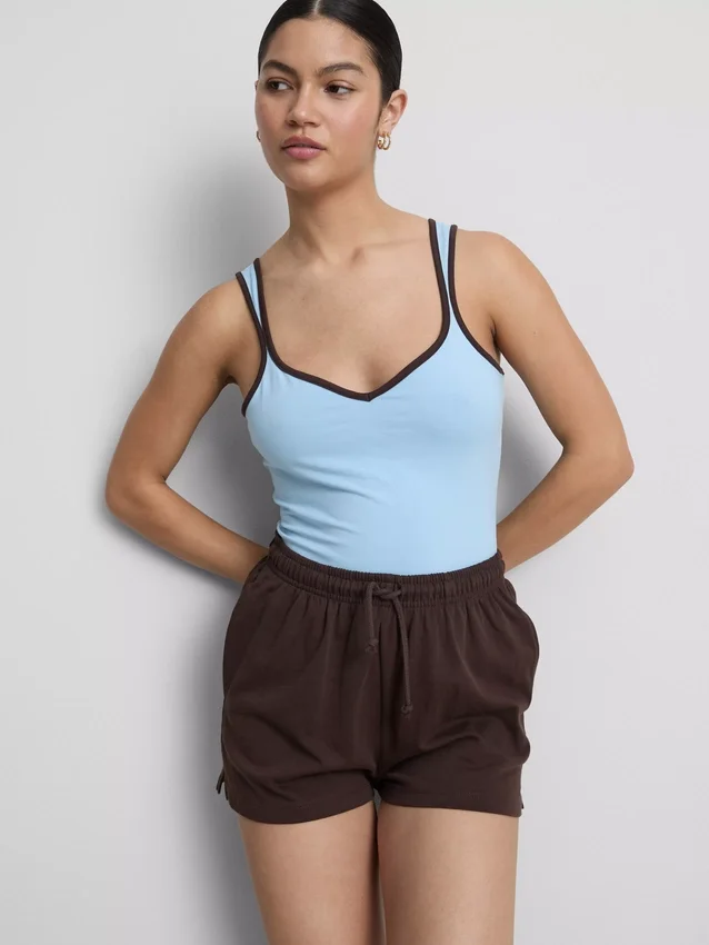 Tanktop met hartvormige halslijn, rijk aan katoen