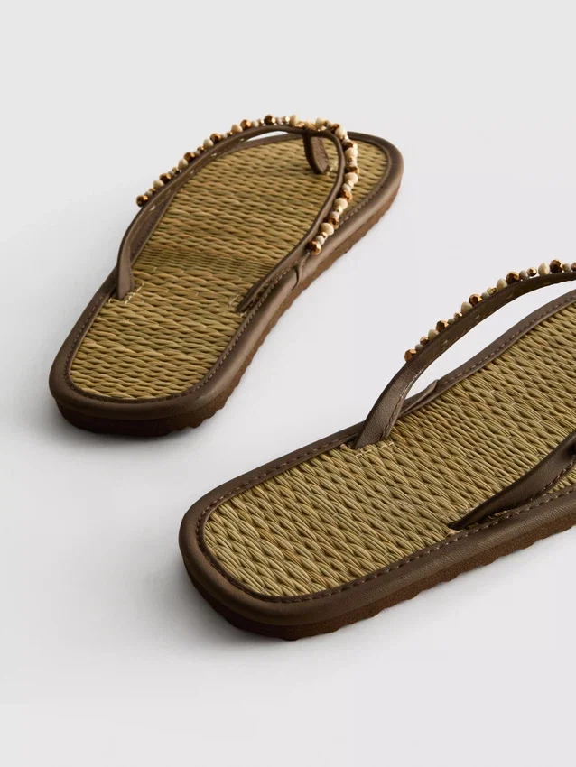 Teenslippers met zeegras-effect