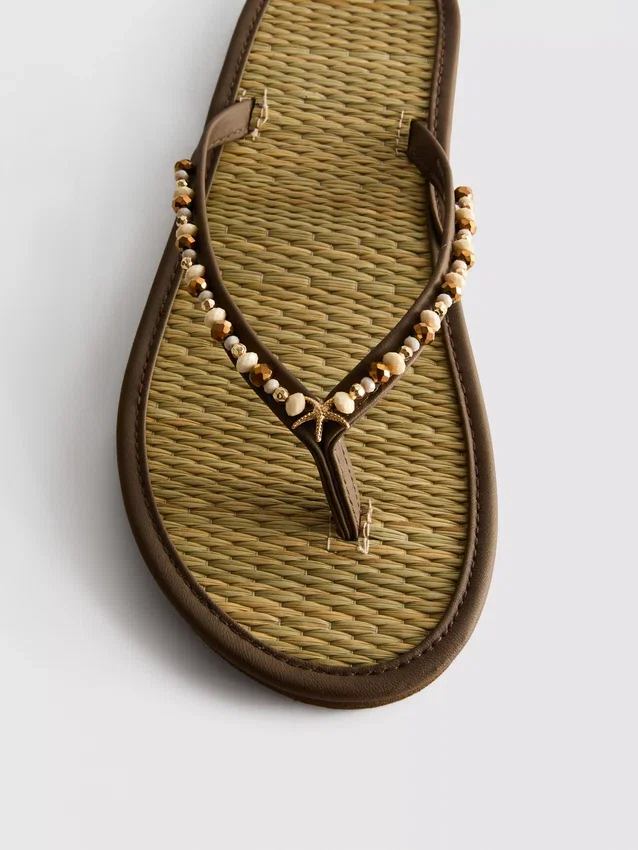 Teenslippers met zeegras-effect