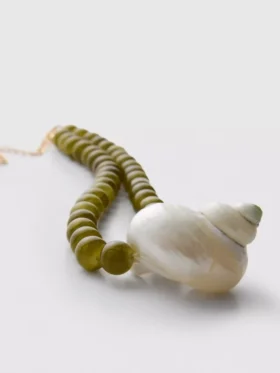 The Edit-ketting met kralen en schelpjes