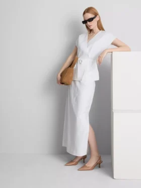 The Edit linnen wikkelblouse met V-hals