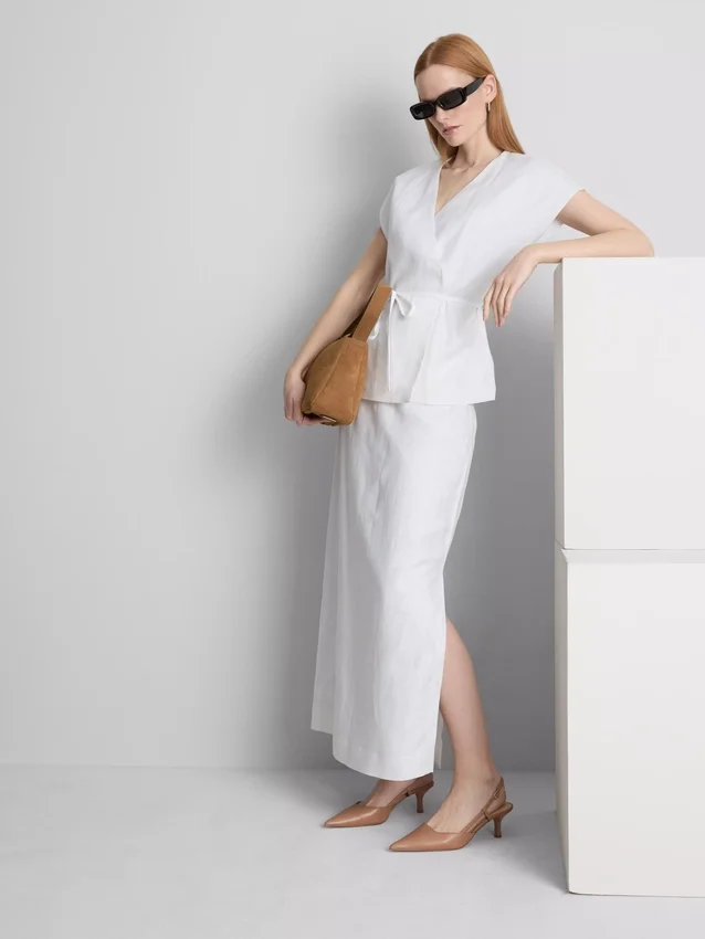 The Edit linnen wikkelblouse met V-hals