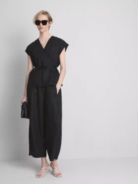 The Edit linnen wikkelblouse met V-hals