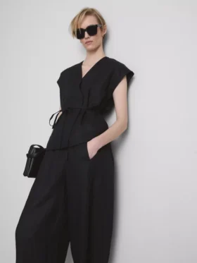 The Edit linnen wikkelblouse met V-hals