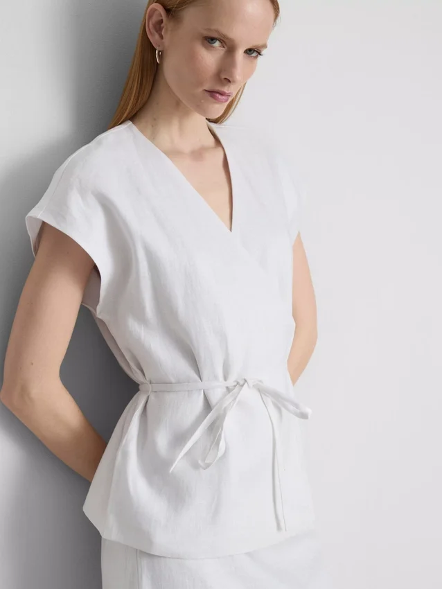 The Edit linnen wikkelblouse met V-hals