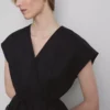 The Edit linnen wikkelblouse met V-hals