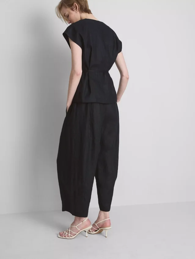 The Edit linnen wikkelblouse met V-hals