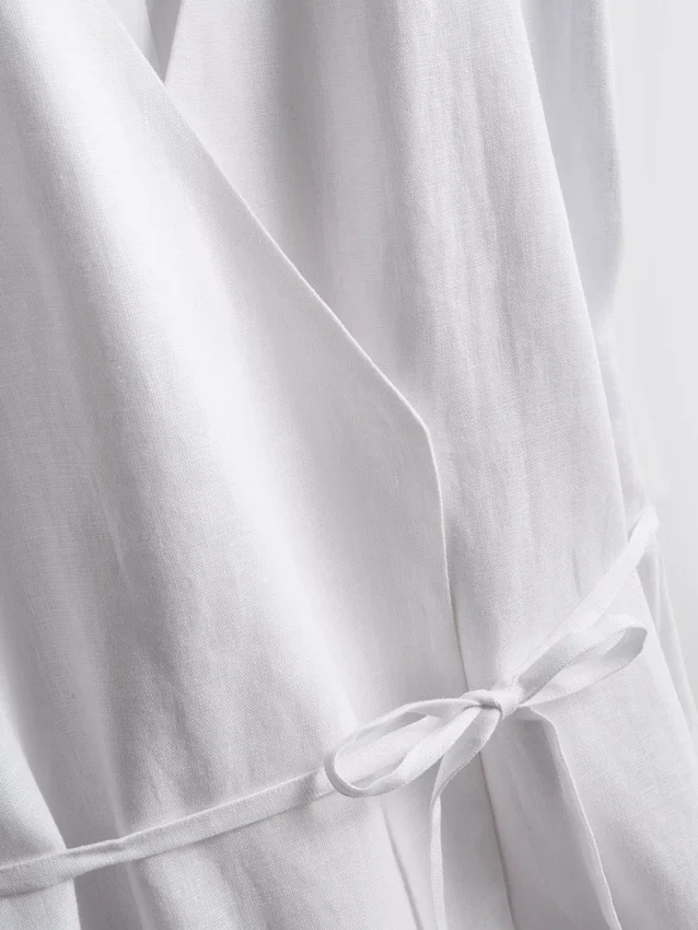 The Edit linnen wikkelblouse met V-hals