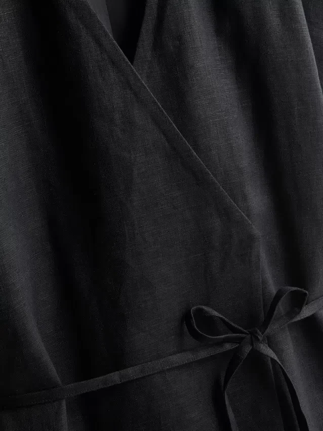 The Edit linnen wikkelblouse met V-hals