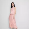 The Edit met drapering met halterhals en luchtdoorlatende blouse