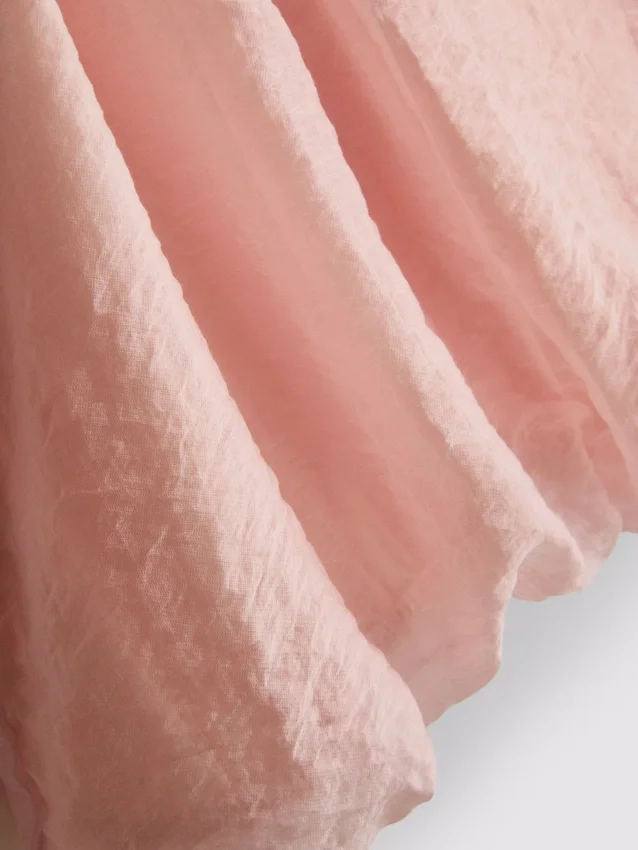 The Edit met drapering met halterhals en luchtdoorlatende blouse
