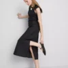 The Edit mouwloze linnen midijurk