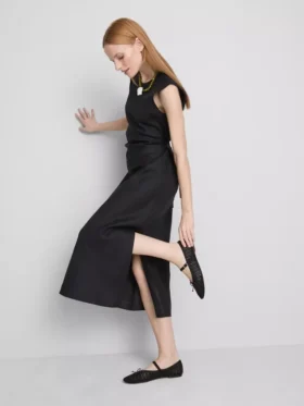The Edit mouwloze linnen midijurk