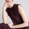 The Edit mouwloze linnen midijurk