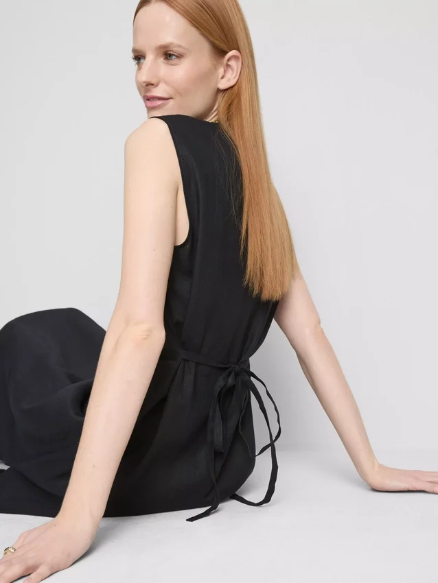 The Edit mouwloze linnen midijurk