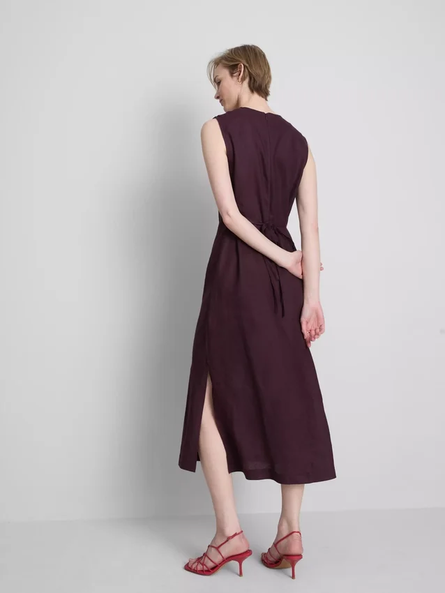 The Edit mouwloze linnen midijurk