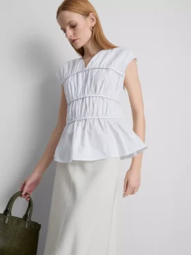 The Edit popeline top met gerimpelde V-hals