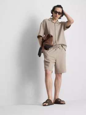 The Edit shorts met textuur