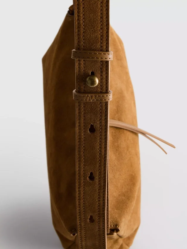 The Edit suède crossbodytas met omgeslagen rand