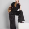 The Edit T-shirt met naaddetails