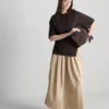 The Edit T-shirt met ruches en asymmetrische snit